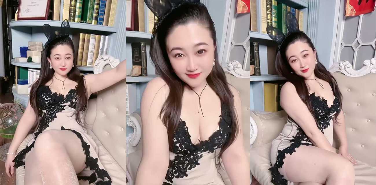 少妇网红【拍姐石尧】自慰福利大曝光，性感露出掰逼自慰手持假屌猛刺骚穴